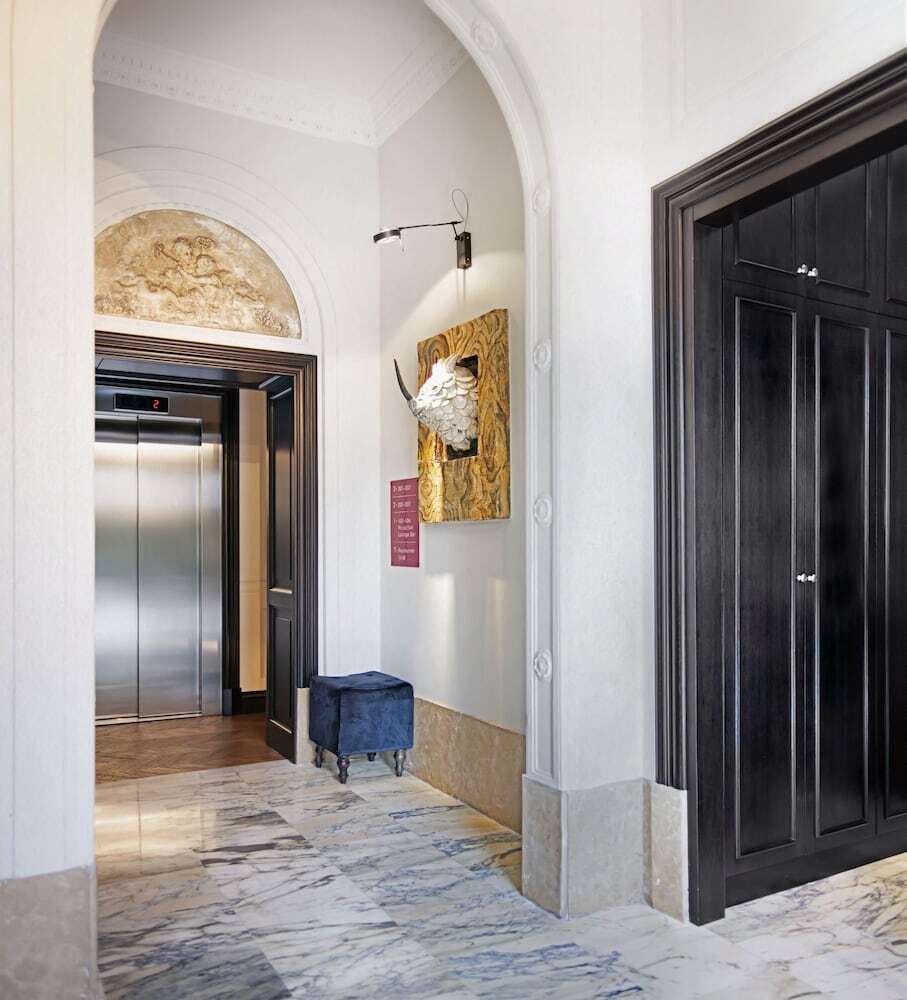 The Corner Townhouse Hotel 4*